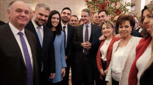 Πώς το επίδομα των ένστολων &quot;έστρωσε&quot; το κλίμα στην ΚΟ της ΝΔ - Κλειστά χαρτιά από Μητσοτάκη για την Προεδρία