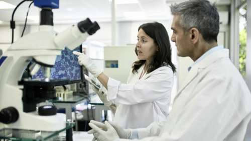 Υποστελέχωση, κακές συνθήκες και χαμηλές αμοιβές: Γιατί οι νέοι γιατροί δεν επιλέγουν την Παθολογία