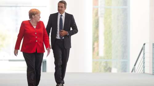 Επικοινωνία Μητσοτάκη - Μέρκελ: Η Γερμανία θα υποδεχτεί προσφυγόπουλα από τη Μόρια