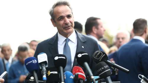 Μητσοτάκης: Να μεταλαμπαδεύσουμε το μήνυμα της ενότητας του '40 - Οι Ένοπλες Δυνάμεις είναι εδώ για να υπερασπιστούν την ελευθερία