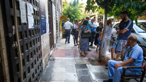 Κτηματολόγιο: Ταλαιπωρίας συνέχεια για τους πολίτες - Δεκάδες στην ουρά για ένα χαρτάκι προτεραιότητας [βίντεο]