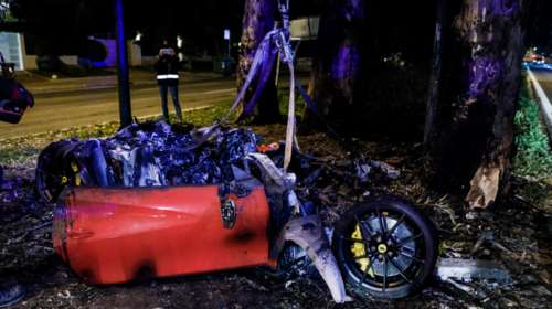 Τροχαίο στη Βούλα: Συγκλονιστικές εικόνες από το σημείο - Άμορφη μάζα σιδερικών η Φεράρι