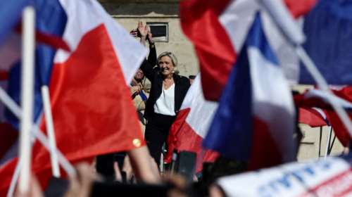 Αναβρασμός στη Γαλλία: Μαζικές διαδηλώσεις υπέρ και κατά της Λε Πεν