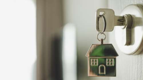 Πώς θα μειώσετε τη δόση του στεγαστικού δανείου ακόμη και κατά 50%