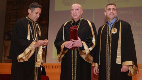 Ο Νίκος Γκάλης αναγορεύθηκε επίτιμος διδάκτωρ στο ΑΠΘ [Εικόνες]