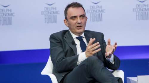 Θανάσης Μπακόλας: Ο Έλληνας υποψήφιος Γ.Γ. του ΕΛΚ - Από συνεργάτης του Μητσοτάκη δίπλα στον Βέμπερ