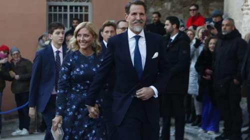 Μαρί Σαντάλ: Ανέβασε φωτογραφίες του Παύλου Ντε Γκρες να ποζάρει έξω από το Βοτανικό Μουσείο  στον Εθνικό Κήπο [Εικόνες]