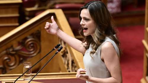 Ηγετική ομιλία από την Έφη Αχτσιόγλου στη Βουλή: &quot;Ο ΣΥΡΙΖΑ είναι σήμερα περισσότερο πολύτιμος από ποτέ&quot;
