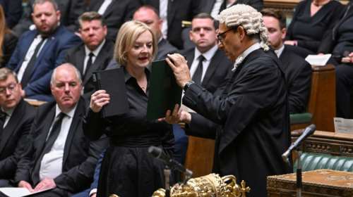 Λιζ Τρας: Η αληθινή ιστορία για το πώς έμαθε ότι πέθανε η βασίλισσα - Ήξερε τα πάντα και προσπαθούσε να το κρύψει