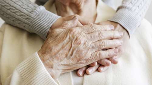 Γιατί τα 40 και τα 60 είναι οι δύο πιο κρίσιμες ηλικίες στην ζωή μας: Οι &quot;εκρήξεις&quot; στον μηχανισμό της γήρανσης