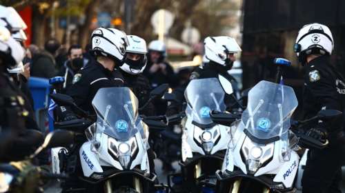 Συναγερμός στο Κορωπί: Τραυμάτισε με κατσαβίδι τρεις αστυνομικούς, μέσα στο AΤ της περιοχής - Πριν είχε επιτεθεί σε πολίτη