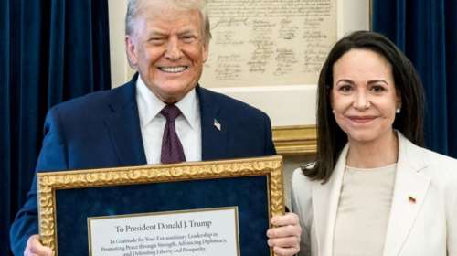 ΗΠΑ: Ο Τραμπ δέχθηκε το Νόμπελ Ειρήνης που του παρέδωσε η Ματσάδο - "Μια υπέροχη χειρονομία αμοιβαίου σεβασμού"