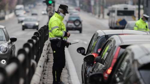 Απαγόρευση κυκλοφορίας: Μπλόκα και έλεγχοι της ΕΛ.ΑΣ. στους δρόμους [εικόνες - βίντεο]