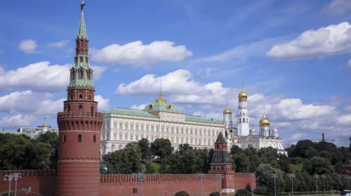 Κρεμλίνο: Δυνατή μια τριμερής συνάντηση για την Ουκρανία αν οι συνομιλίες στην Αλάσκα φέρουν αποτελέσματα