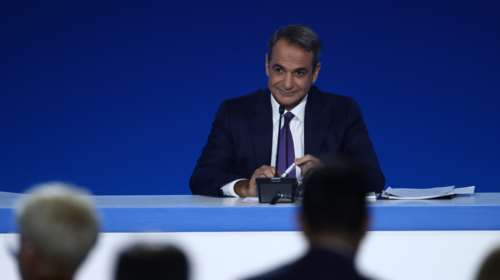 Ο Μητσοτάκης λέει ότι θα εξαντλήσει την τετραετία και ότι δεν θα κάνει &quot;απότομη&quot; μετακίνηση σε ευρωπαϊκή θέση