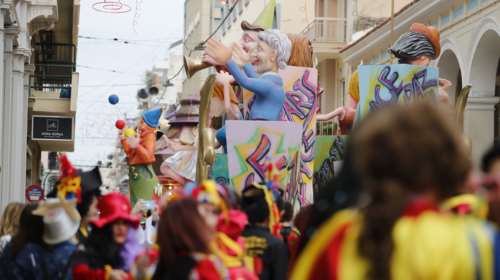 Απόκριες 2023 - Πάτρα: Live η μεγάλη καρναβαλική παρέλαση - "Βούλιαξε" από κόσμο η αχαϊκή πρωτεύουσα