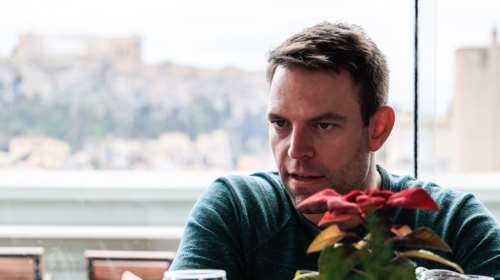 Αιχμές Κασσελάκη για Μητσοτάκη με σκίτσο του Πετρουλάκη για τις "στημένες αυθόρμητες συναντήσεις"