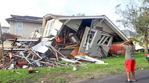 ΗΠΑ: Δεν άφησε τίποτα όρθιο ο τυφώνας Άιντα - Εικόνες σοκ από την καταστροφή