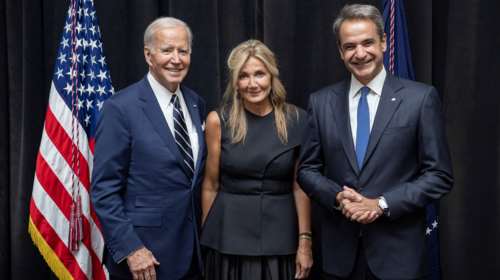 ΗΠΑ: Η φωτογραφία του ζεύγους Μητσοτάκη με τον Τζο Μπάιντεν από τη δεξίωση