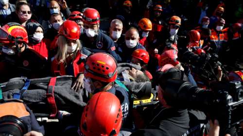 Σεισμός στην Τουρκία: Ανασύρθηκε ζωντανή μητέρα με τα τρία της παιδιά - Στους 26 οι νεκροί