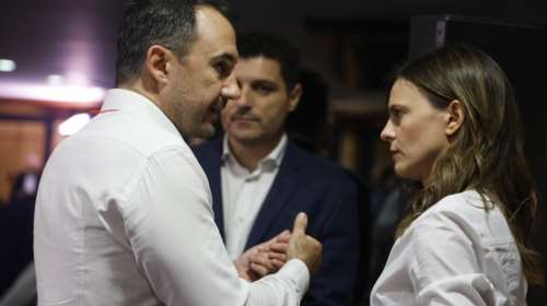 Μετά την Εφη Αχτσιόγλου και ο Αλέξης Χαρίτσης &quot;ξήλωσε&quot; το σήμα του ΣΥΡΙΖΑ από τα social media - Με τι το αντικατέστησε