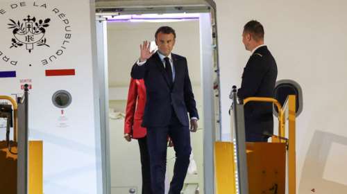 Επεισόδιο Μακρόν-Μπριζίτ: &quot;Μείνε μακριά χαμένε&quot; - Το ξέσπασμα μετά το χαστούκι, τί απάντησε ο Γάλλος πρόεδρος