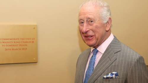 Στο νοσοκομείο εισήχθη ο βασιλιάς Κάρολος λόγω επιπλοκών στη θεραπεία για τον καρκίνο