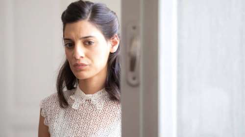 Άγριες Μέλισσες: Ο Λάμπρος μαθαίνει πως η Θεοδοσία ευθύνεται για την ομολογία της Ελένης