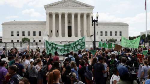 ΗΠΑ: Σιγή ιχθύος από τα μεγαλύτερα νομικά γραφεία μετά την τραγική απόφαση για τις αμβλώσεις από το Ανώτατο Δικαστήριο