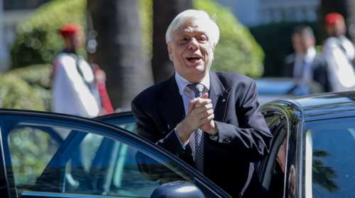 Σάλος από την επιλογή Παυλόπουλου να ανεβάσει &quot;μαϊμού&quot; ιστοσελίδα Προεδρίας της Δημοκρατίας - Την κατέβασε τελικά