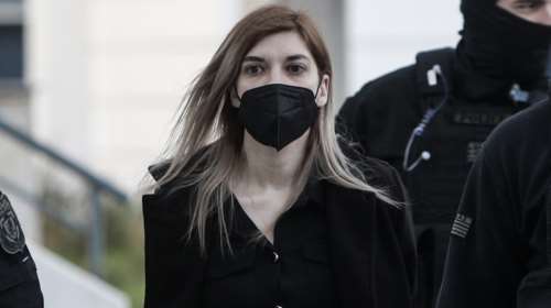 Ξέσπασε σε κλάματα η Πισπιρίγκου στο άκουσμα του κατηγορητηρίου για τις δολοφονίες Μαλένας και Ίριδας