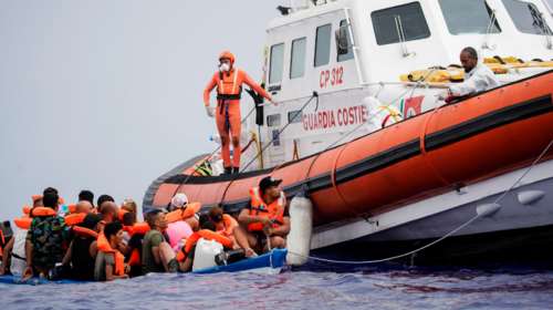 Ιταλία: Αγνοούνται δίδυμα κοριτσάκια μετά από ανατροπή πλοιαρίου