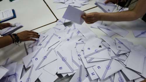 Δημοσκόπηση Interview: Μείωση για Καρυστιανού, στάσιμος ο Τσίπρας - "Όχι" σε εμπλοκή του Παύλου Ντε Γκρες