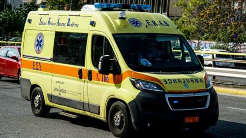 Πατήσια: Διασωληνωμένο κοριτσάκι ενός έτους - Κάπνιζε ναρκωτικά δίπλα της ο πατέρας της και λιποθύμησε