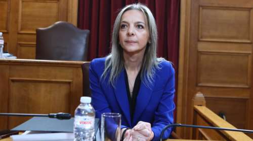 ΟΠΕΚΕΠΕ: Προκλητική η Σεμερτζίδου στην Εξεταστική - &quot;Να αρχίσω απεργία πείνας έξω από τη Βουλή;&quot;