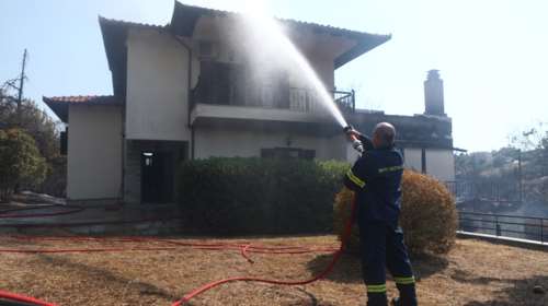 Θεσσαλονίκη: Βρέθηκαν γκαζάκια κοντά στο σημείο όπου ξέσπασε η φωτιά