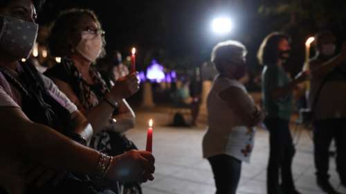 Χρυσή Αυγή: Με ένα κερί στο χέρι για τα θύματα της ναζιστικής οργάνωσης [εικόνες]