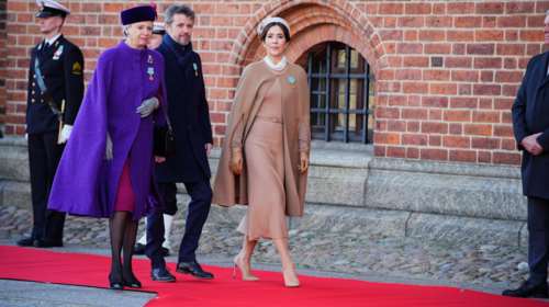 Και οι royals κάνουν λάθη: Η αμήχανη εμφάνιση της &quot;Κέιτ Μίντλετον&quot; της Δανίας στο Χρυσό Ιωβηλαίο