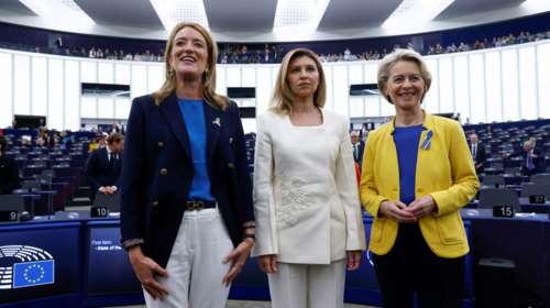 Στα χρώματα της Ουκρανίας η Ούρσουλα φον ντερ Λάιεν - Καταχειροκροτήθηκε η Ολένα Ζελένσκα [εικόνες]