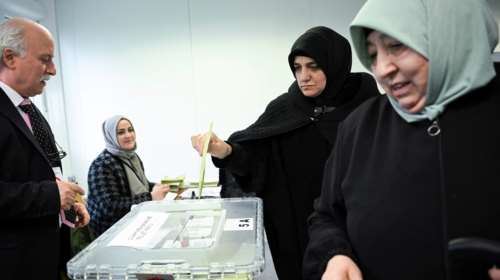 Εκλογές στην Τουρκία: Γιατί οι Τούρκοι που ζουν στη Γερμανία ψηφίζουν &quot;δαγκωτό&quot; Ερντογάν