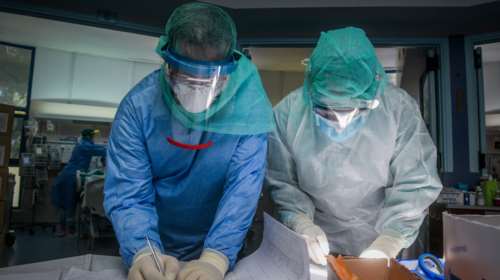 Το συγκλονιστικό ημερολόγιο ενός ψυχίατρου στη Θεσσαλονίκη που νοσηλεύτηκε: Καθόμουν στο καρότσι που κάποτε έσπρωχνα