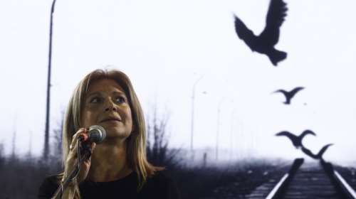 Τέμπη: Συγκινημένη η Μαρία Καρυστιανού στη συναυλία - &quot;Όχι, δεν ξεχνάμε, δεν θα ξεχάσουμε ποτέ&quot; [εικόνες]