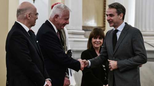 Προεδρικό Μέγαρο: Τα τετ-α-τετ Μητσοτάκη με Τσούνη και ξένους πρέσβεις στην καθιερωμένη δεξίωση της ΠτΔ