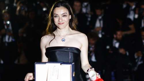 Merve Dizdar: Η Τουρκάλα ηθοποιός που κέρδισε το βραβείο στις Κάννες, είναι ό,τι απεχθάνεται ο Ερντογάν