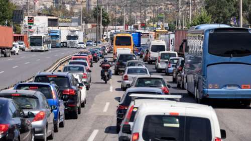Καθυστερήσεις στην Αττική Οδό μετά από τροχαίο - Με προβλήματα η κίνηση στους κεντρικούς δρόμους της Αθήνας