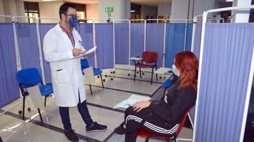 Μαγιορκίνης: Γιατί χρειάζεται πλέον ετήσιο εμβόλιο κατά του κορονοϊού