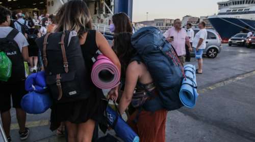 Φωτιά τα ακτοπλοϊκά εισιτήρια: Πόσο κοστίζει σε μια 4μελή οικογένεια να πάει Πάρο, Ηράκλειο και Ρόδο [βίντεο]