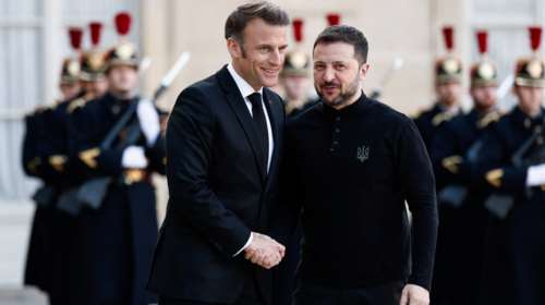 Μακρόν: Η Γαλλία θα παραμείνει στο πλευρό της Ουκρανίας - Κίνδυνος για την παγκόσμια ειρήνη η Ρωσία