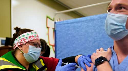 Συναγερμός στις ΗΠΑ: Σοβαρή αλλεργική αντίδραση σε υγειονομικό που έκανε το εμβόλιο της Pfizer