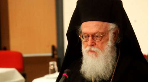 Κορονοϊός: Στον Ευαγγελισμό ο Αρχιεπίσκοπος Αλβανίας που βρέθηκε θετικός - Μεταφέρθηκε με C-130 στην Αθήνα